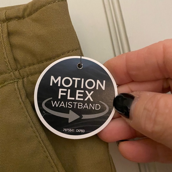 Mens Lee khacki new with tags, 42x30 size - Picture 3 of 7